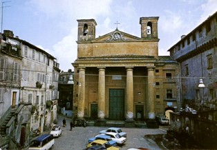 Piazza del Comune e Chiesa